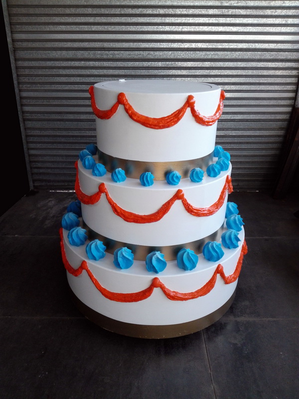 pastel sorpresa 4ruedas madera alt 44-132-140 o71-92-120 (180eu) 1u